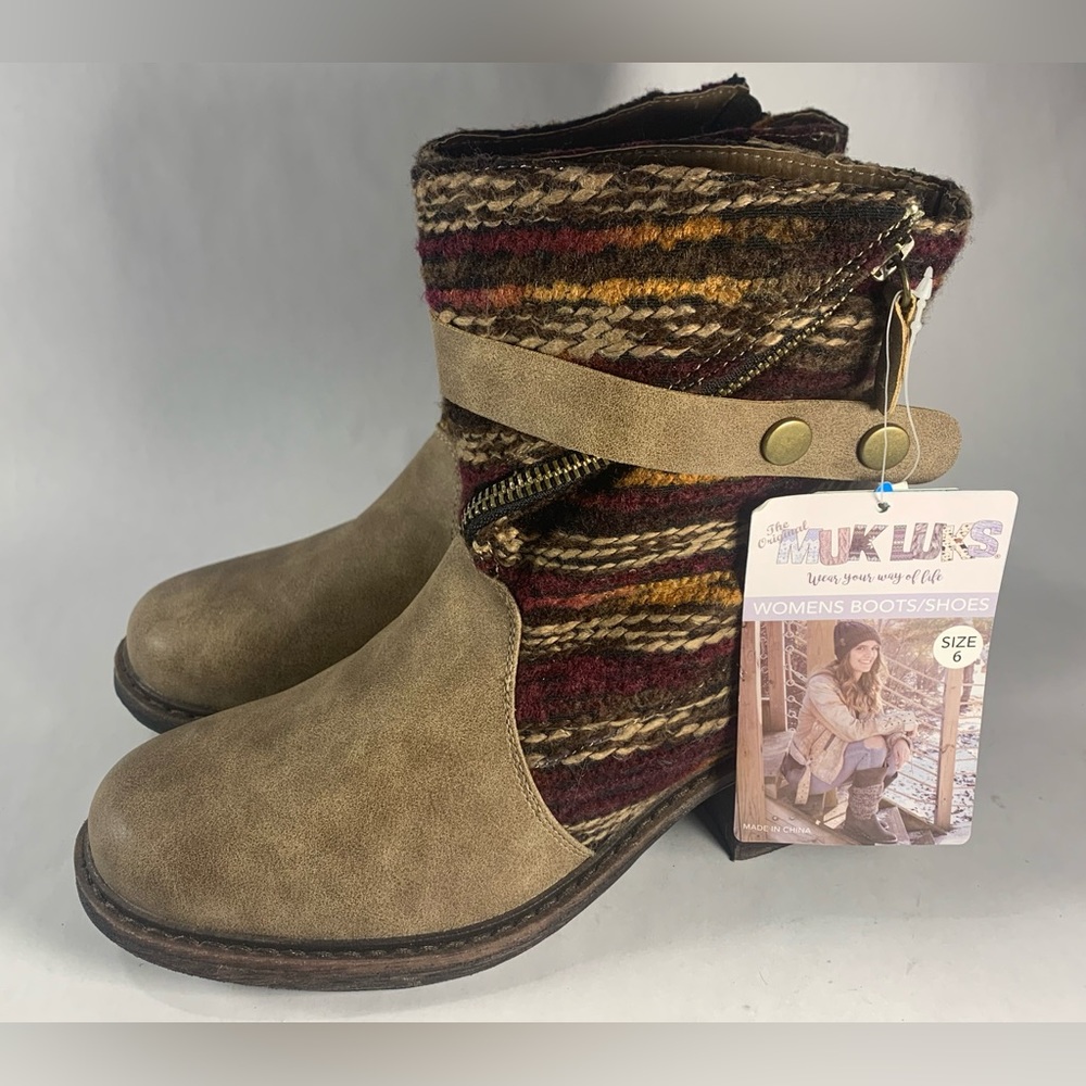 Mukluks Womens Boots Brown Red Zip Lined Block Heels Faux Leather 6 NWT